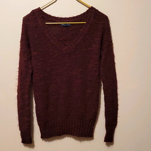 H16-AMERICAN EAGLE: WOMENS XS/TP BURGANDY SWEATER WITH SPARKLE - Picture 1 of 3